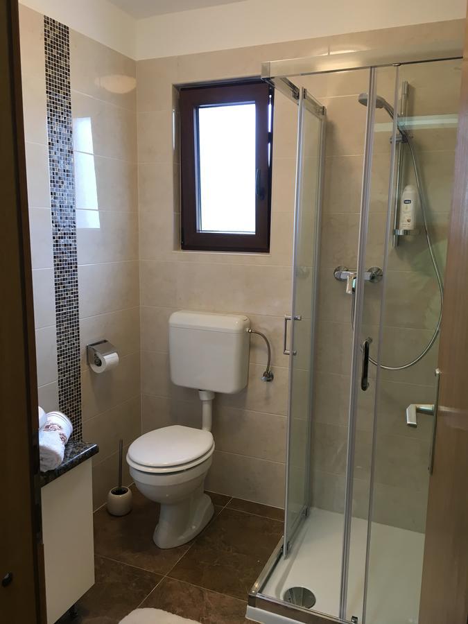 Apartman "Ela" Njivice Exterior foto